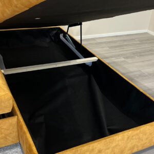 Laajennettava sohvapöytä säädettävällä korkeudella ja lasihyllyllä