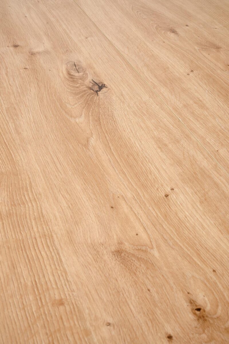 Pidentävä Ruokapöytä PIVARO, tammi / mustat jalat