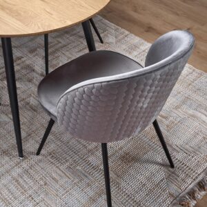 Ruokapöytä CASTRIA