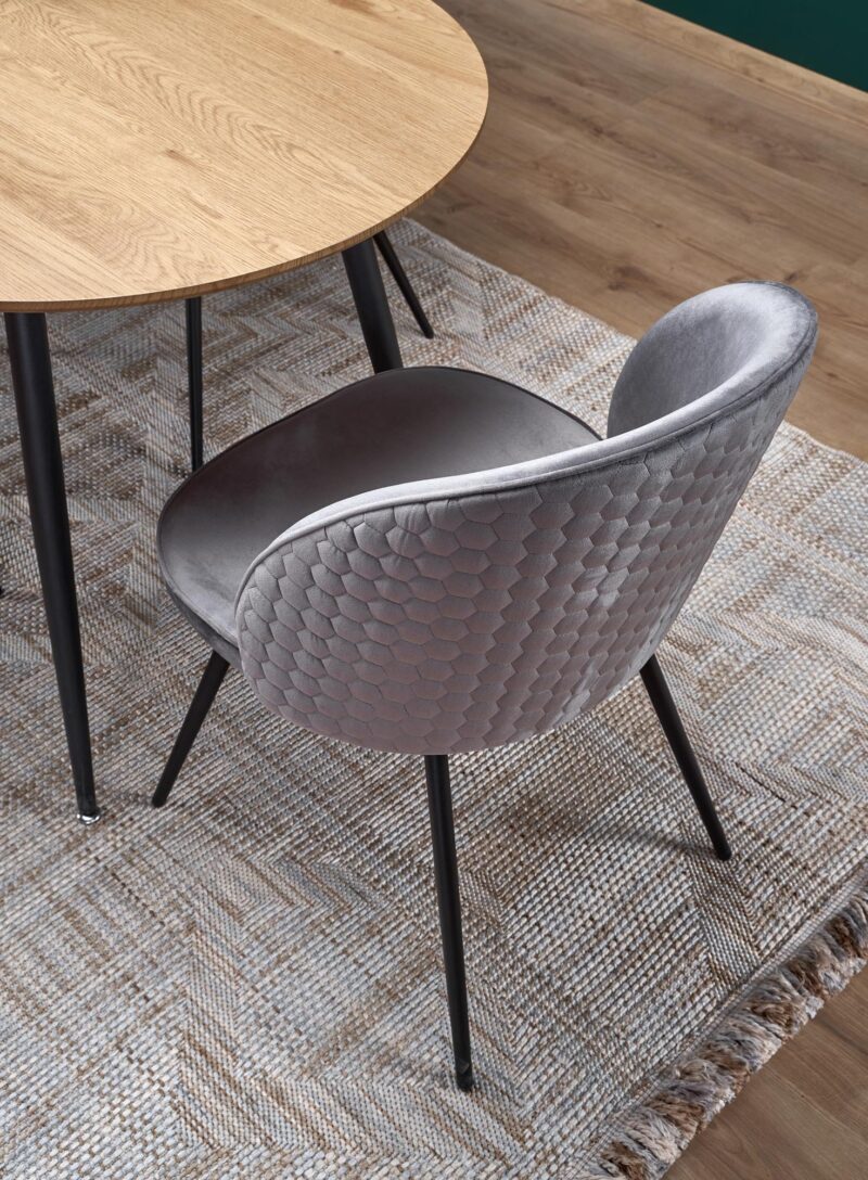 Ruokapöytä CASTRIA