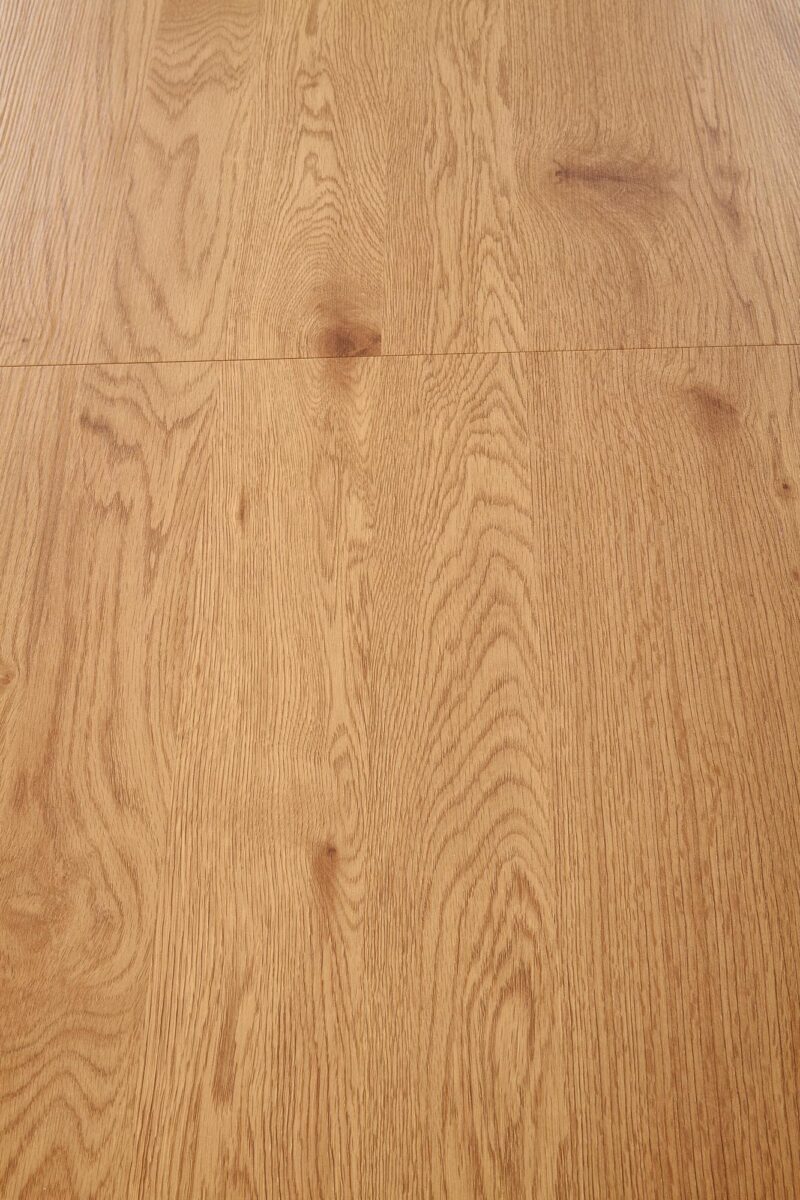 Ruokapöytä CASTRIA