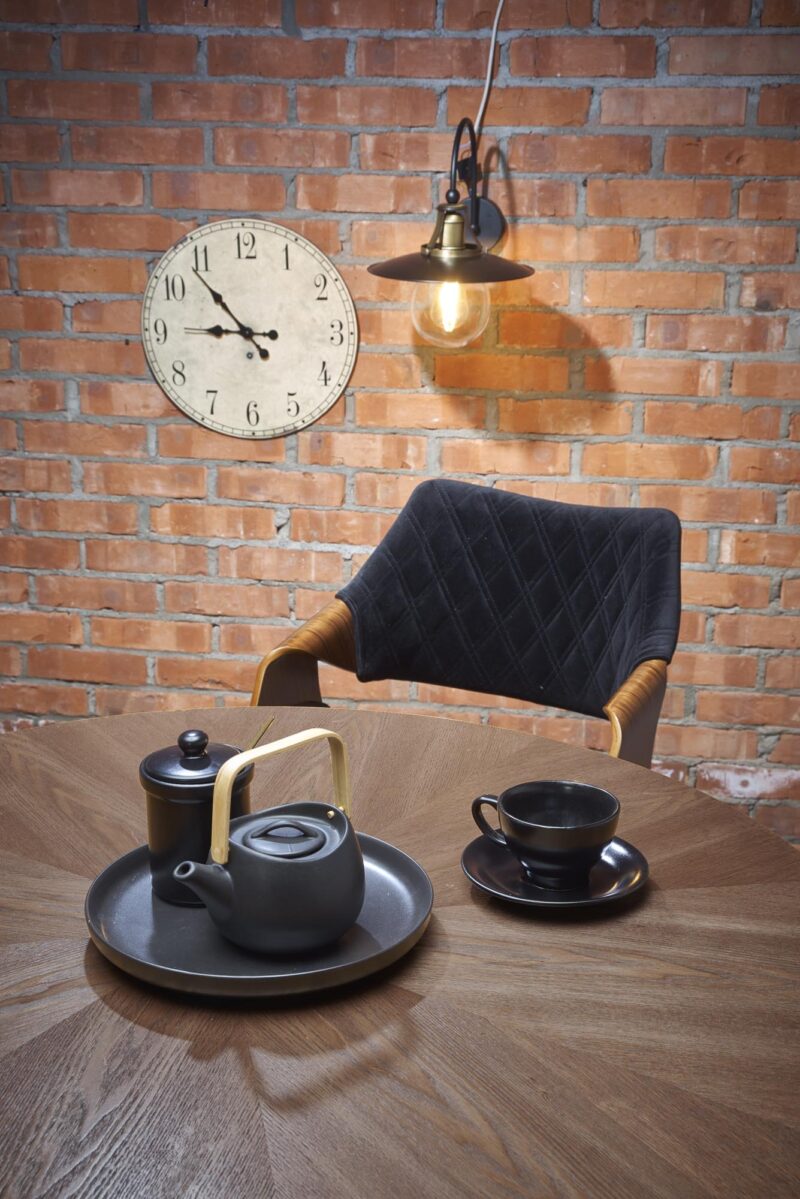 Ruokapöytä CALANTE