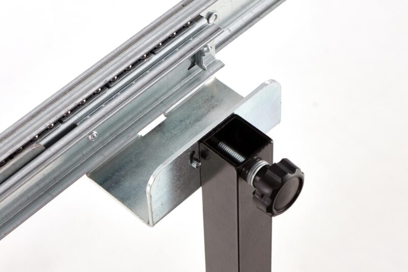 Pidemätettävä ruokapöytä INVERA, luonnon tamm / musta