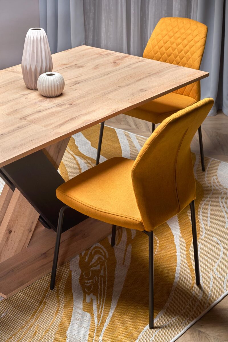 Pidennettävä ruokapöytä ALETTOA – musta / tammijäljitelmä