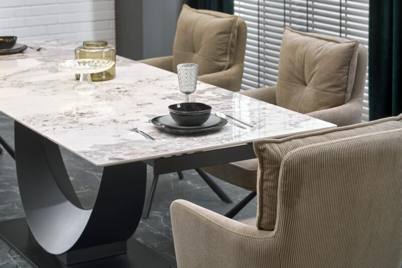 Pidennettävä Ruokapöytä FERNANDO, valkoinen marmi / musta