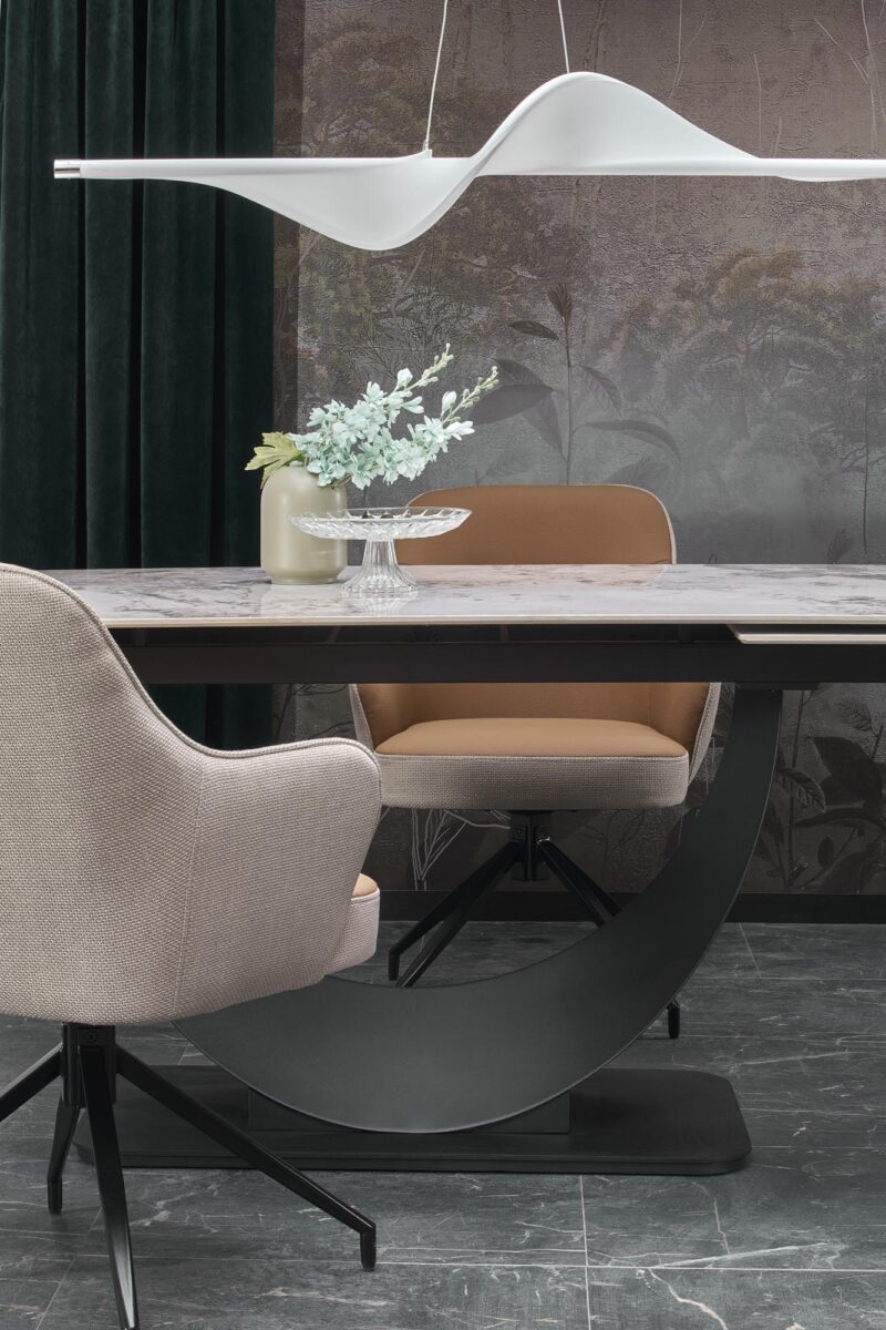 Pidennettävä Ruokapöytä FERNANDO, valkoinen marmi / musta