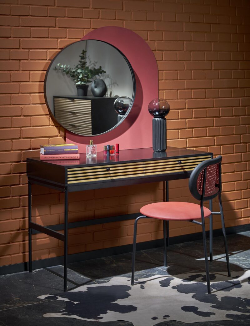 PATINA-seinapeili, must