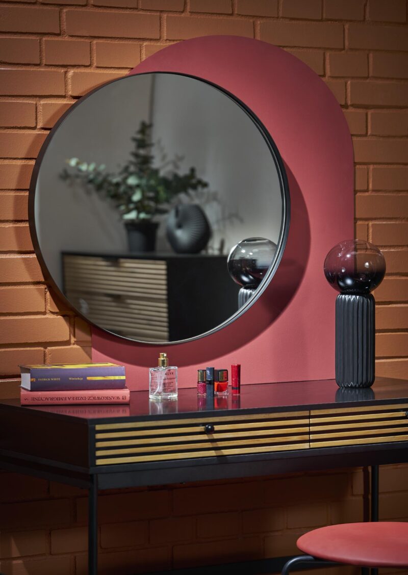 PATINA-seinapeili, must