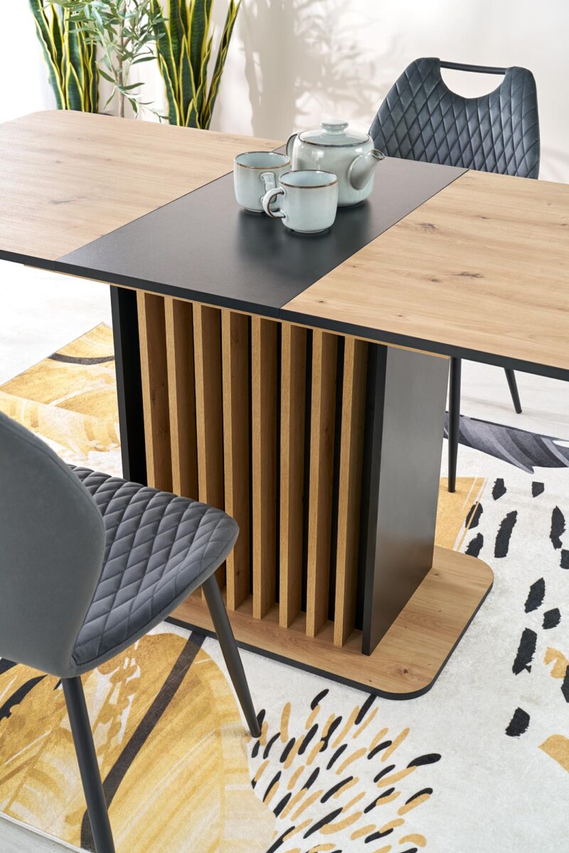 Pidempi ruokapöytä NAVESSA – musta / tammilaminaatti