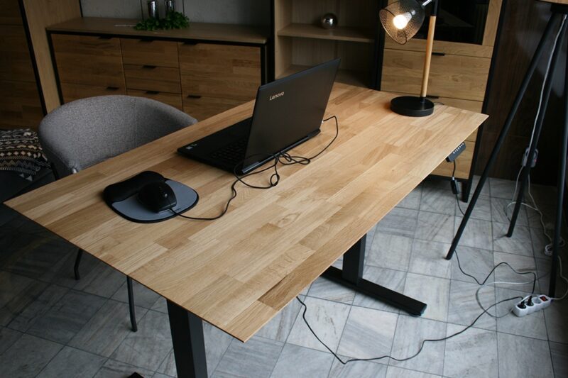 Sähkösäätöinen kirjoituspöytä KREO