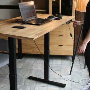 Sähkösäätöinen kirjoituspöytä KREO