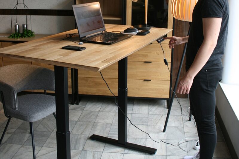 Sähkösäätöinen kirjoituspöytä KREO