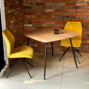 Pieni tammipuinen ruokapöytä GEOMETRIC 81