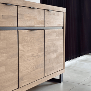 Tammiwoodista valmistettu Mono LOFT 32 kommode.