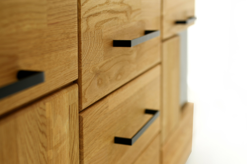 Tammi puusta valmistettu RARO 15 komero