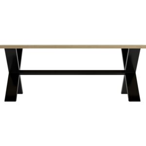 Tamminen ja metallinen ruokapöytä ristijaloin