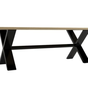 Tamminen ja metallinen ruokapöytä ristijaloin