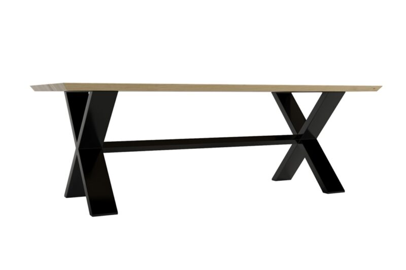 Tamminen ja metallinen ruokapöytä ristijaloin