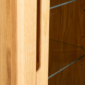 Tammi-puusta vitriinikaappi NAPOLI 75