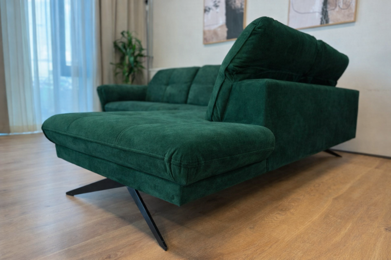 Forest-green-chaise-lounge-in-modern-living-room Kulmasohva Marbella XL Terra 39